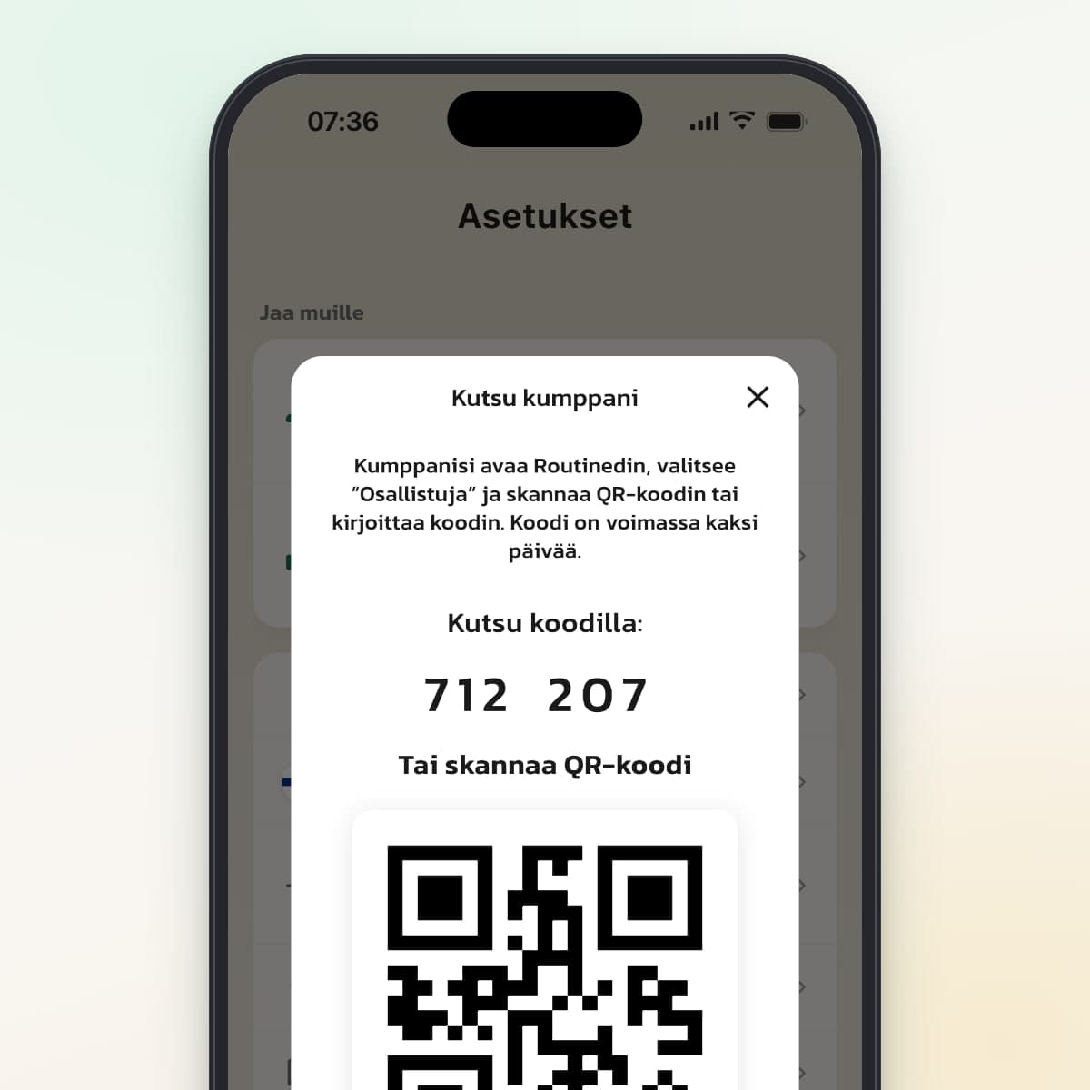 Kumppanin kutsu Routinedissa: kuusinumeroinen koodi ja QR-koodi