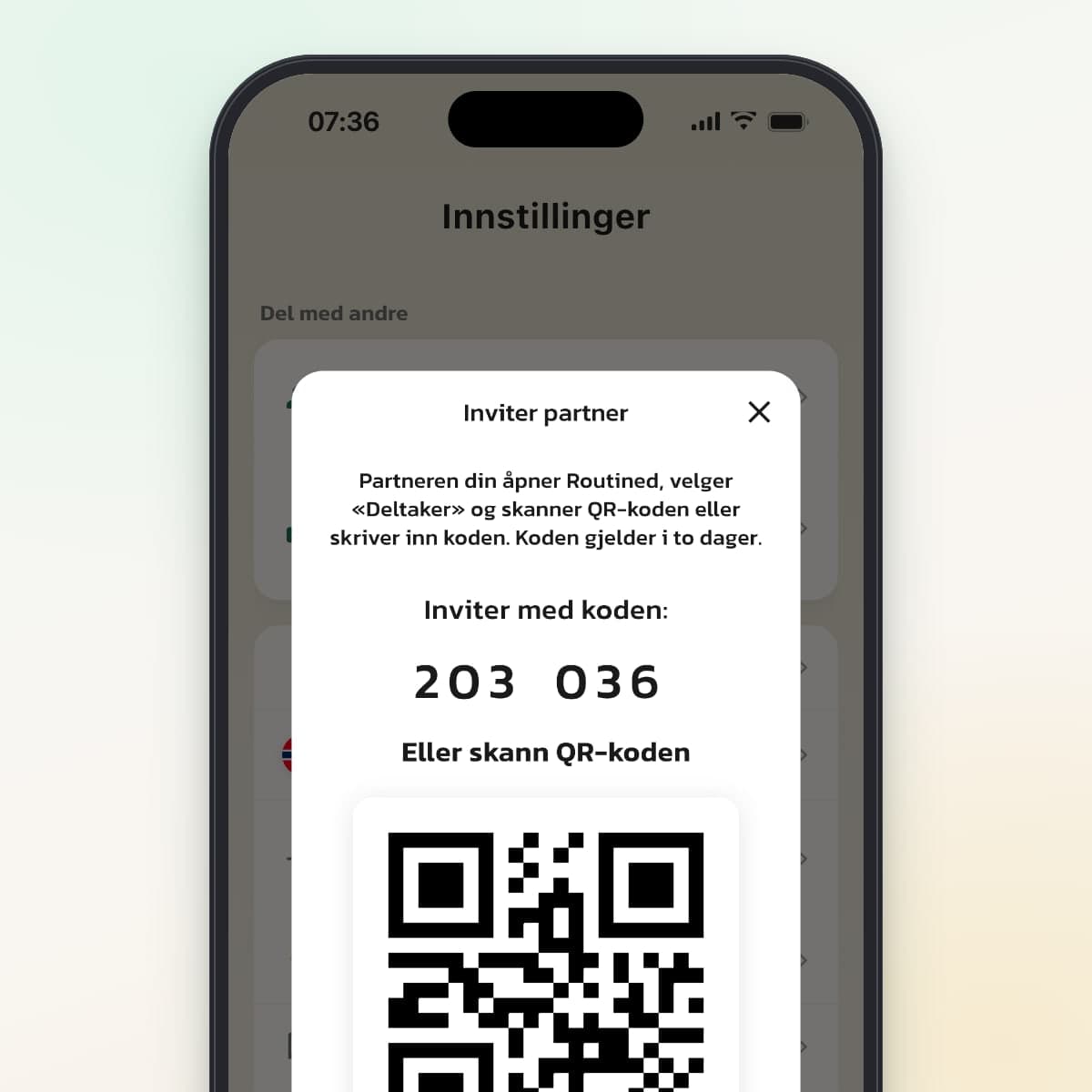Invitasjon til partner i Routined med en sekssifret kode og en QR-kode