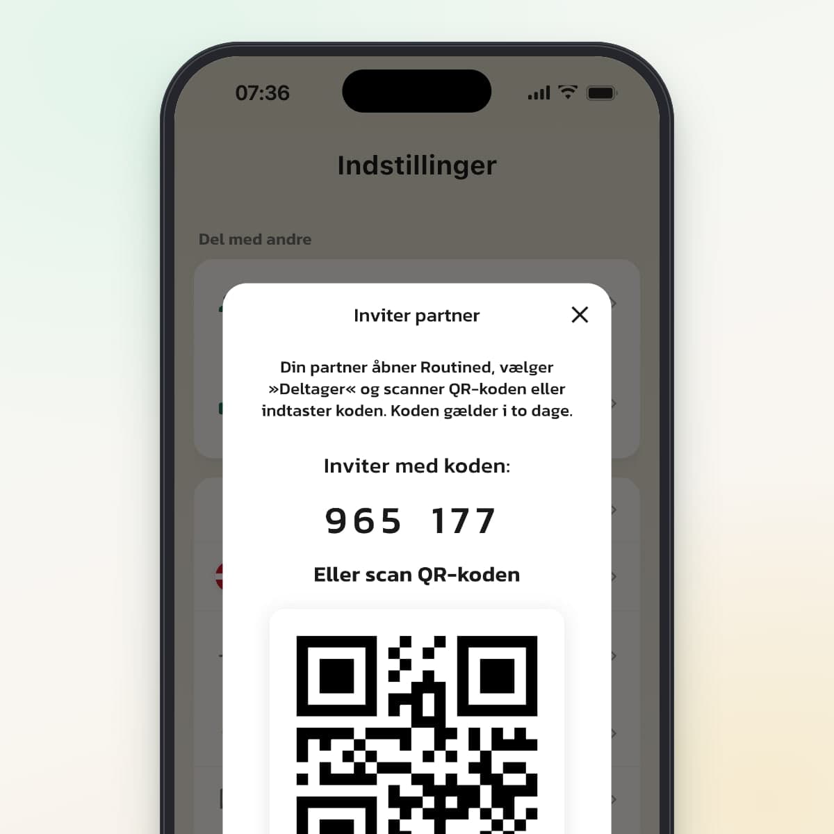 Invitation til partner i Routined med en sekscifret kode og en QR-kode