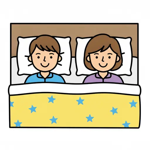 Een kind en mama liggen naast elkaar in een bed met een geel dekbed met sterren.